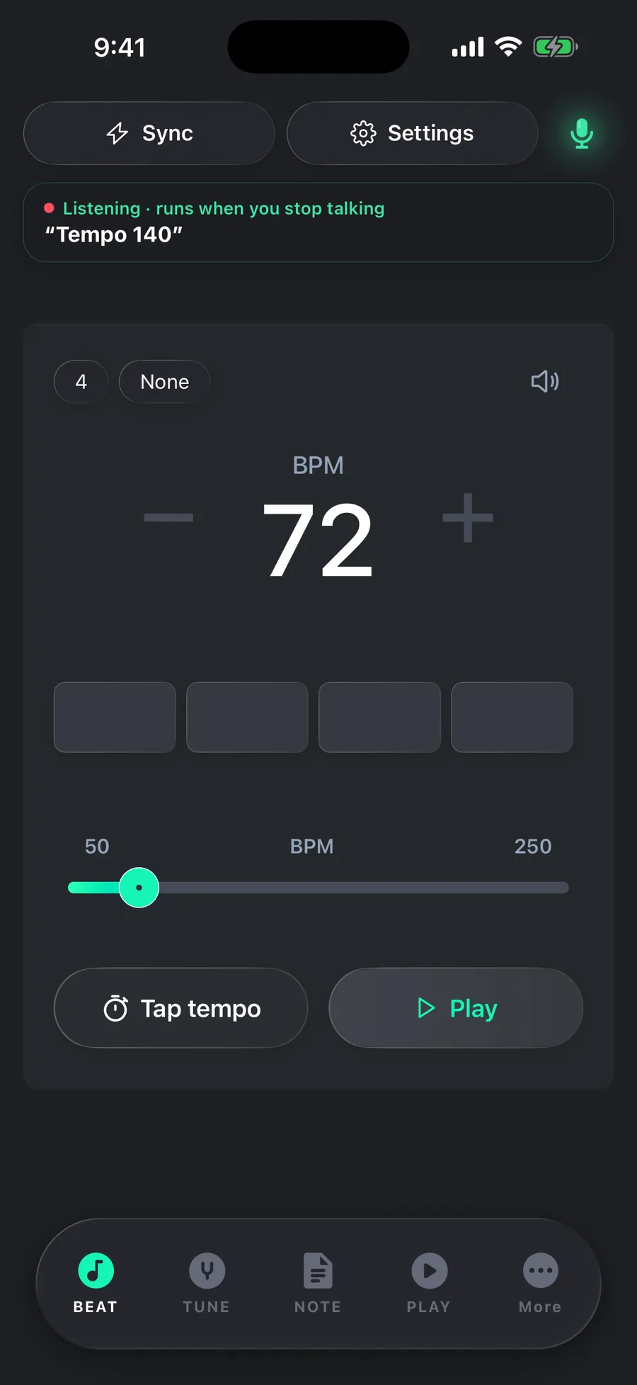 iPhone Beat 탭에서 “Tempo 140”을 듣고 있는 보이스 커맨드